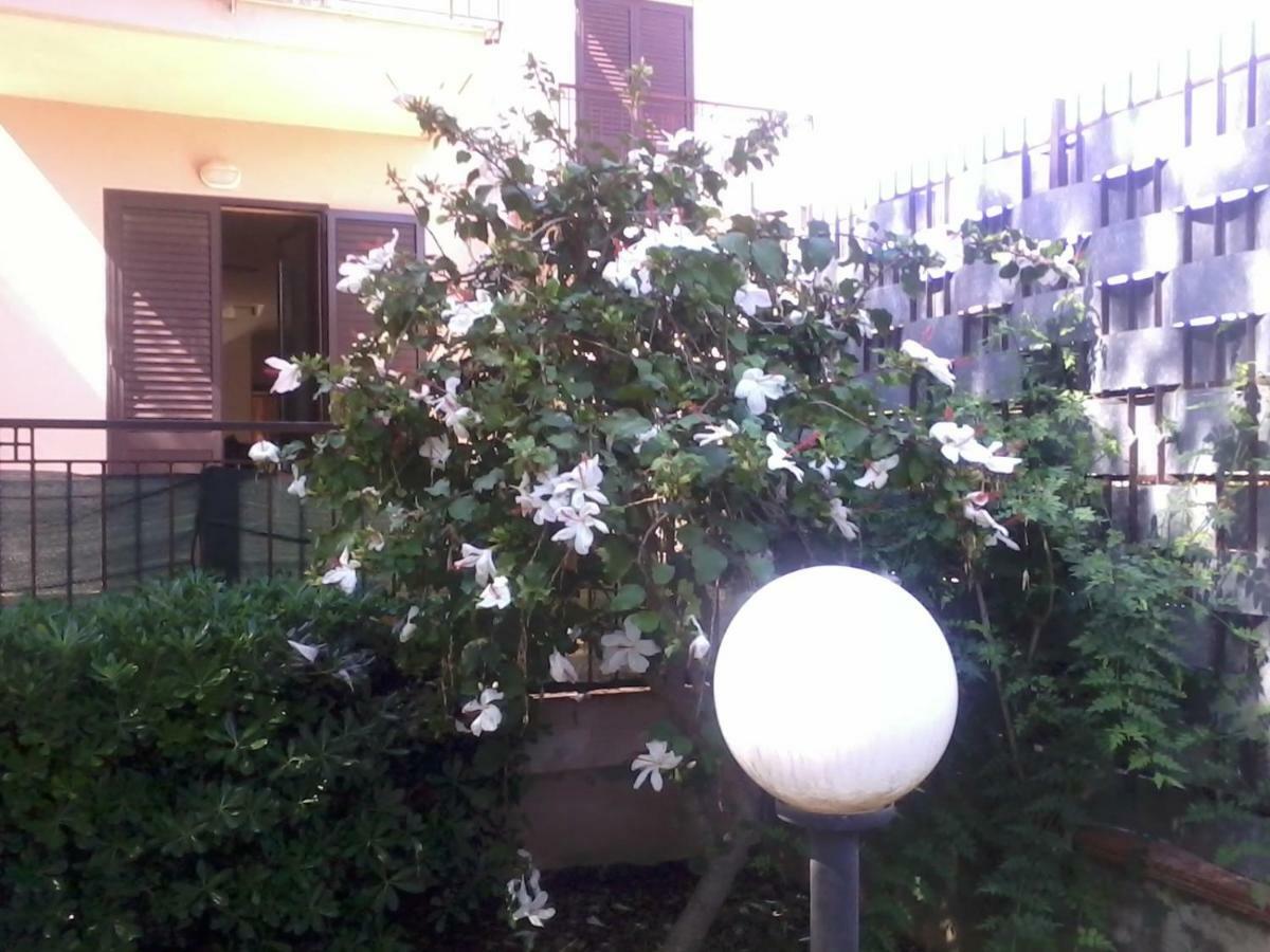 Sperone Hotel Mandra Capreria Exterior photo